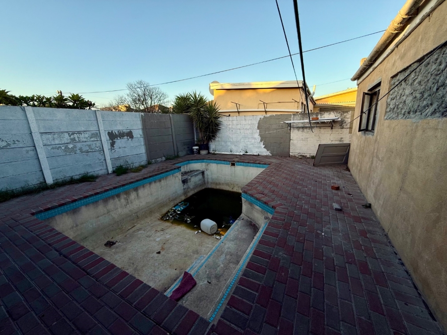 5 Bedroom Property for Sale in Vasco Estate Western Cape
